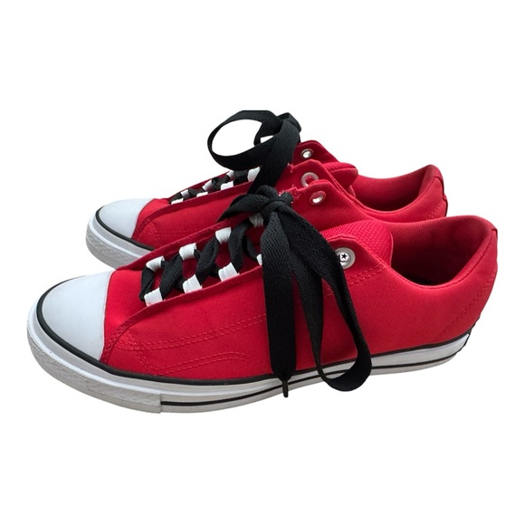 CONVERSE Men’s Red Chuck Taylor All Star Low-Top Puffed Sneaker Shoes (Size 11) - Picture 1 of 11